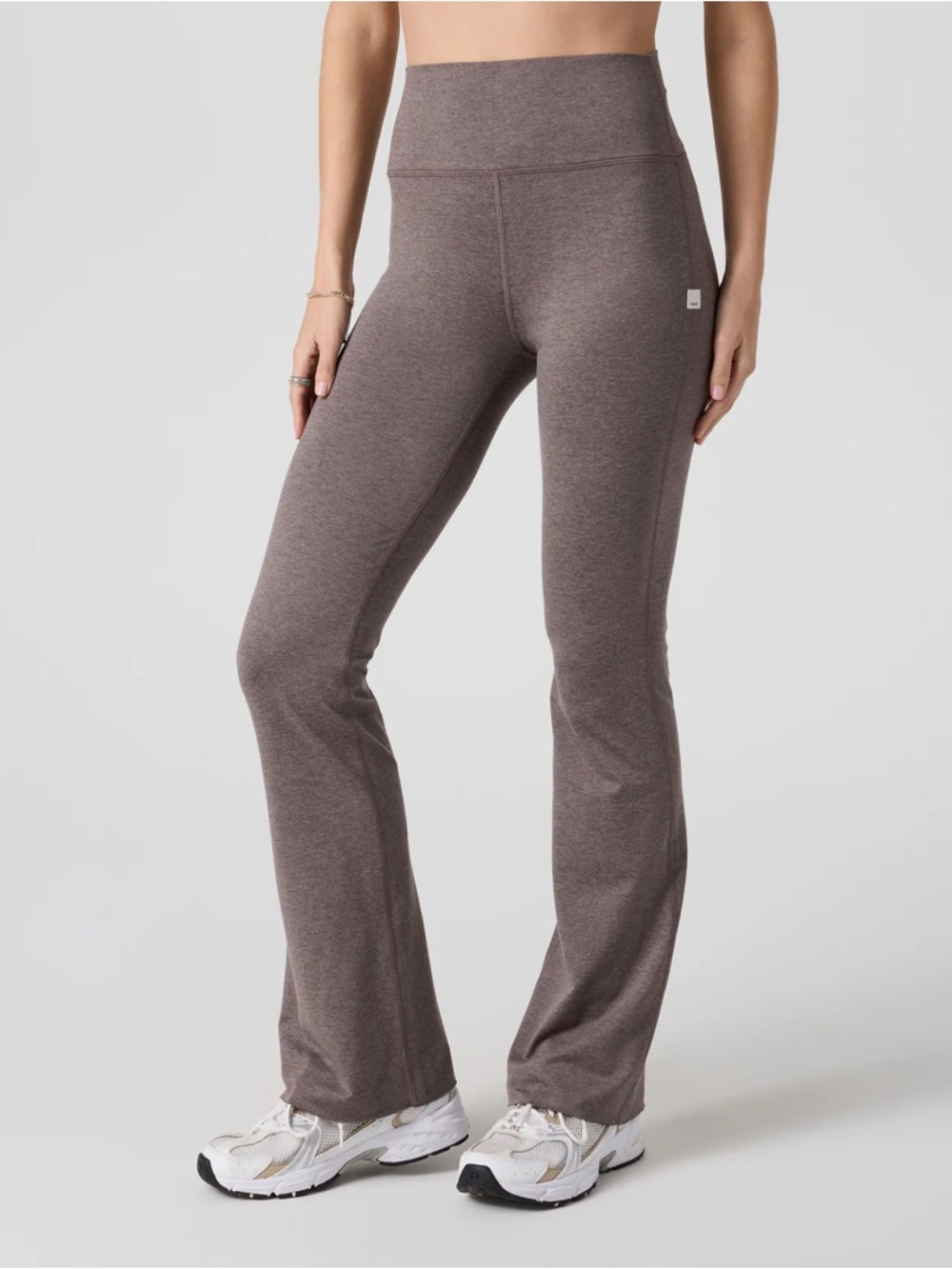 Vuori Slim Flare Pant in Heather chia